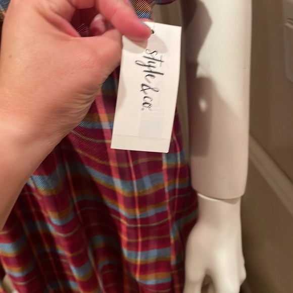 - - Woman’s style &co tops - Picture 3 of 4